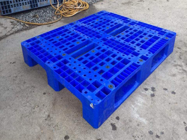 Pallet nhựa
